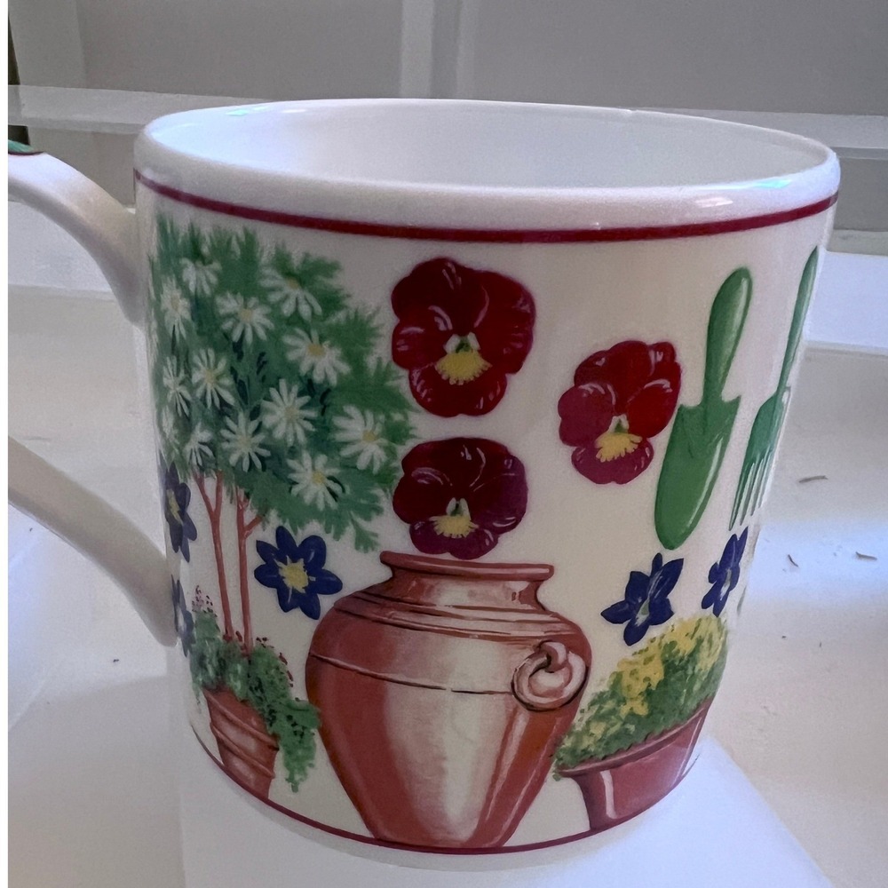 Wedgwood Marguerita Daisy Bone China Mug Garden Pots Pansies England 1999